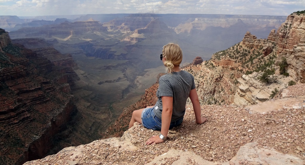 girl-sitting-grand-canyon
