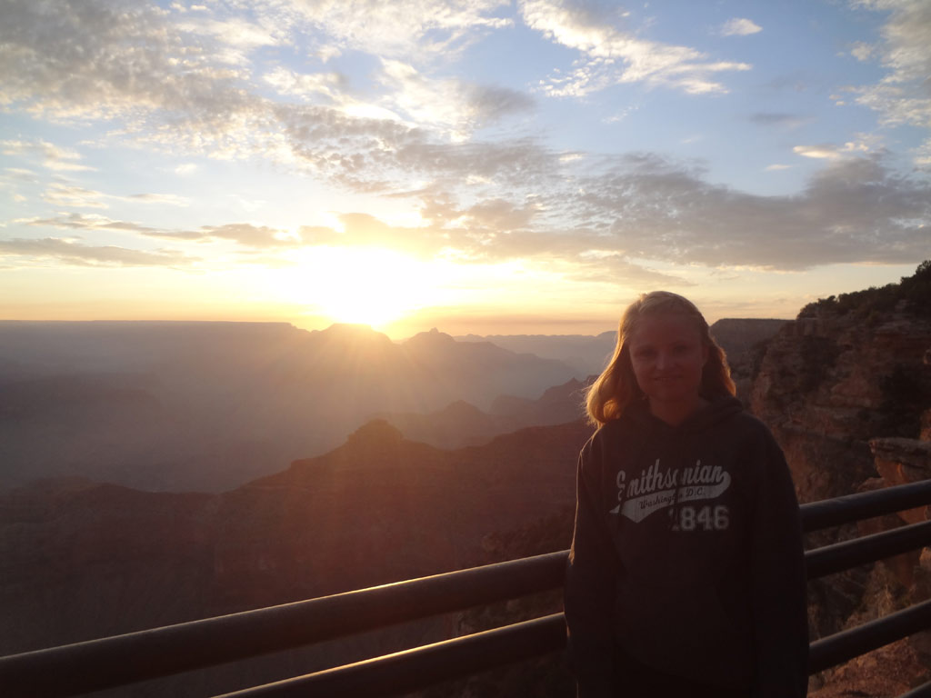 moments-of-travel-watching-the-sunrise-over-the-gran-canyon