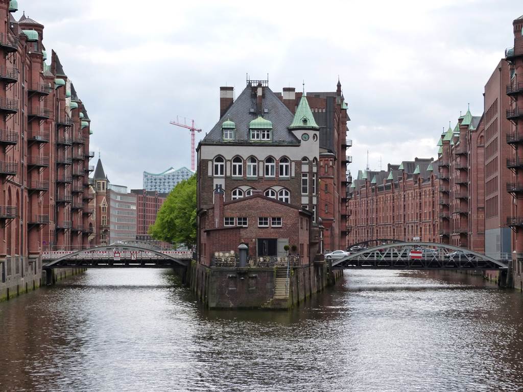 10 must sees in Hamburg - momentsoftravel.com