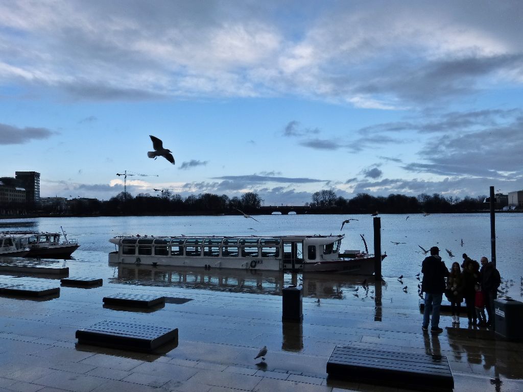 View from Jungfernstieg onto the Binnenalster in Hamburg