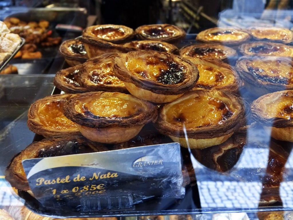 moments of travel eating Natas in Lisbon, Portugal