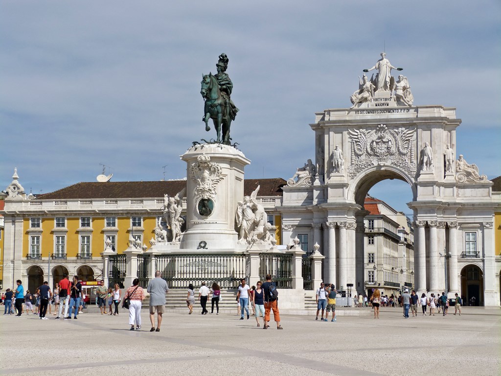 moments of travel in Lisbon, Portugal (21)