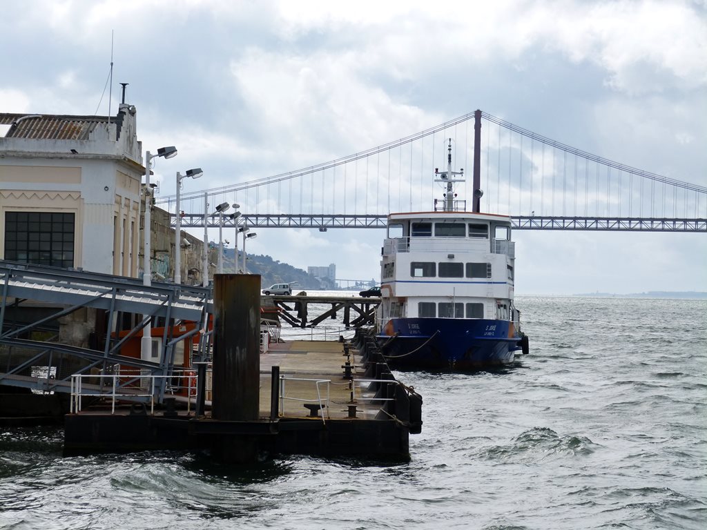 moments of travel on yellow boat tour in Lisbon, Portugal (16)