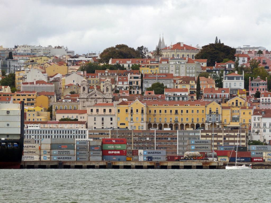 moments of travel on yellow boat tour in Lisbon, Portugal (17)