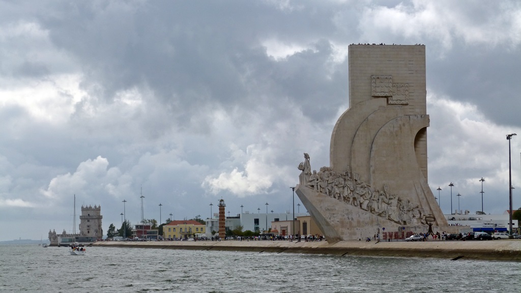 moments of travel on yellow boat tour in Lisbon, Portugal