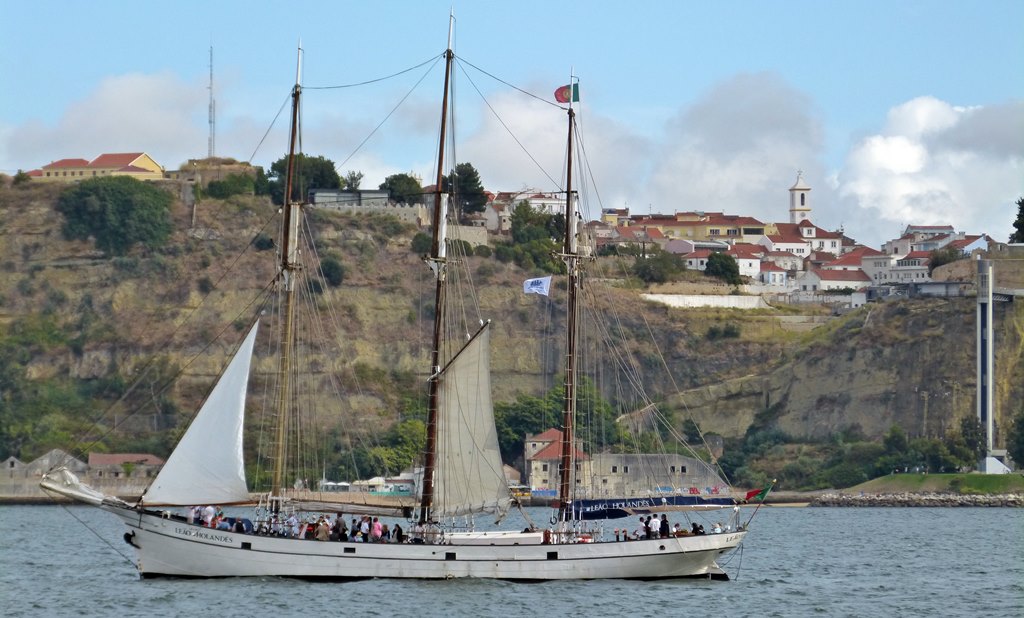 moments of travel on yellow boat tour in Lisbon, Portugal (25)