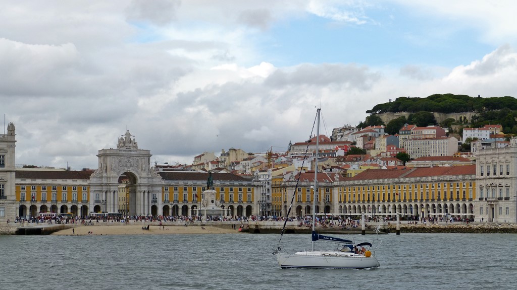 moments of travel on yellow boat tour in Lisbon, Portugal
