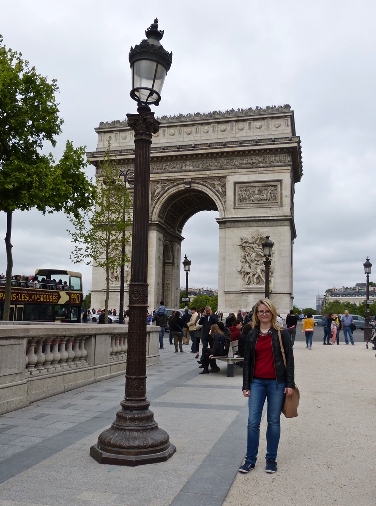 moments of travel at Arc de Triomphe in Paris