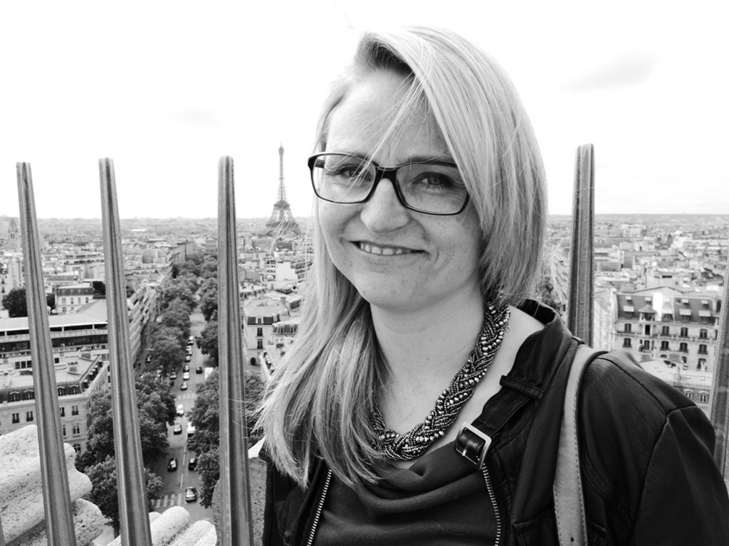 moments of travel on top of the Arc de Triomphe in Paris 