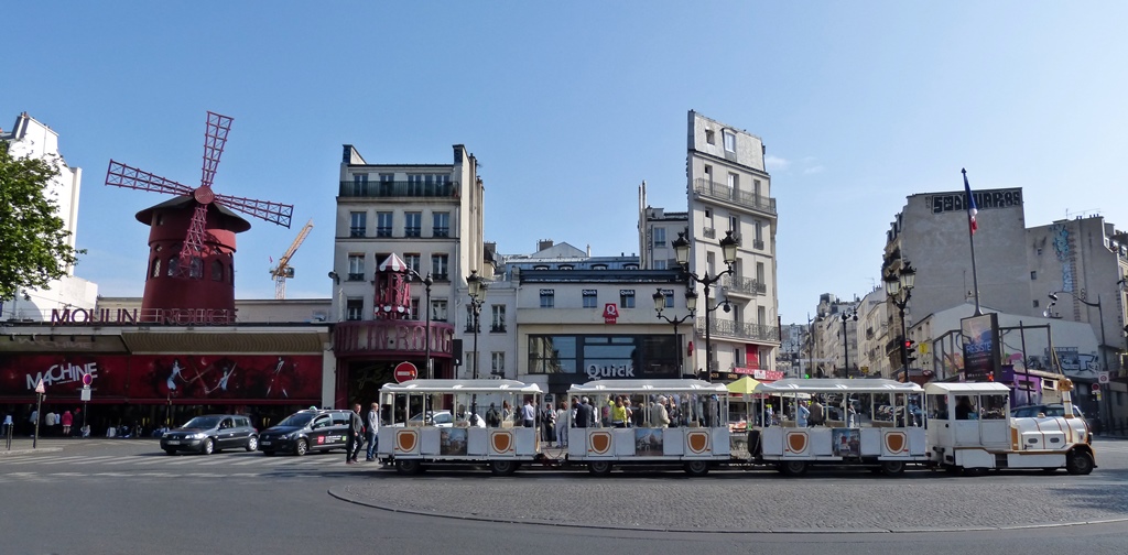 moments of travel walking around Montmartre in Paris