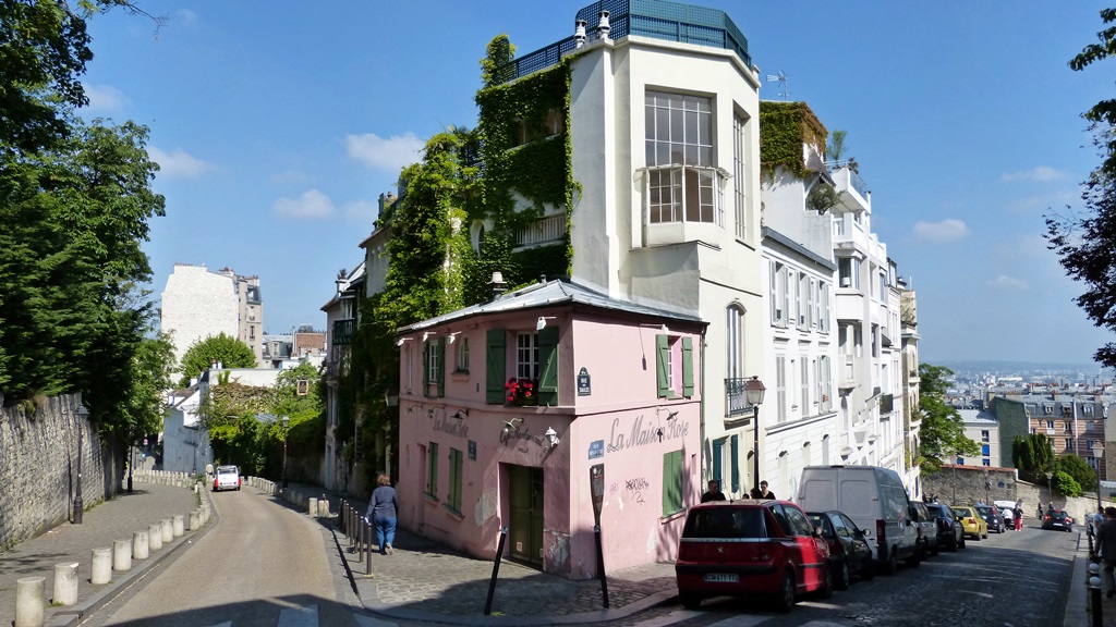 moments of travel walking around Montmartre in Paris