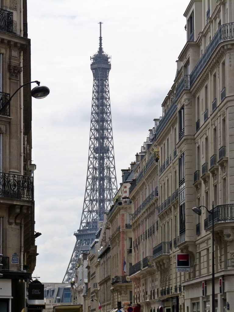 moments of travel walking around Paris