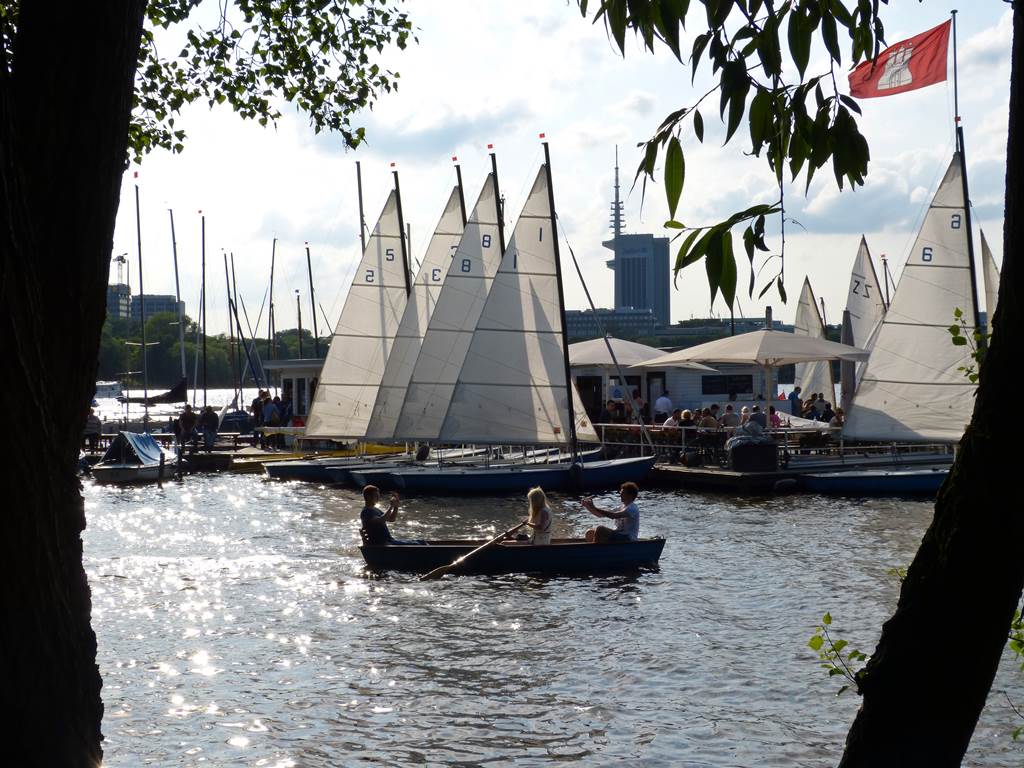 A spring day at the Außenalster
