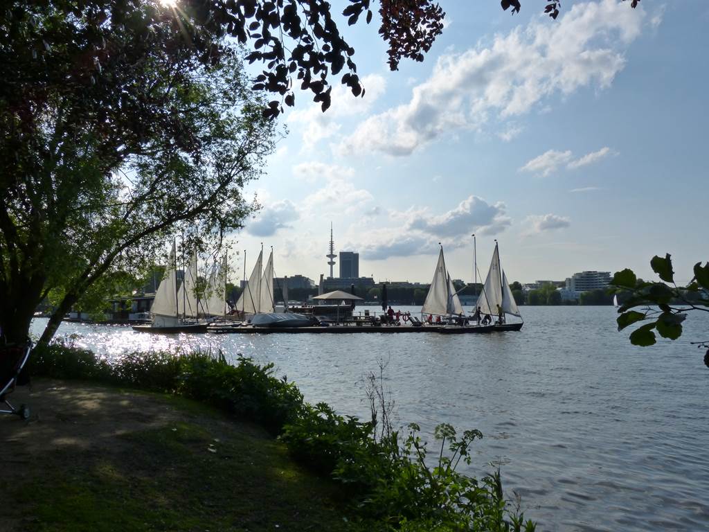 A spring day at the Außenalster