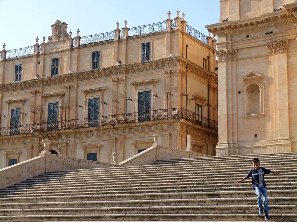 Noto - the perfect weekend getaway - momentsoftravel.com