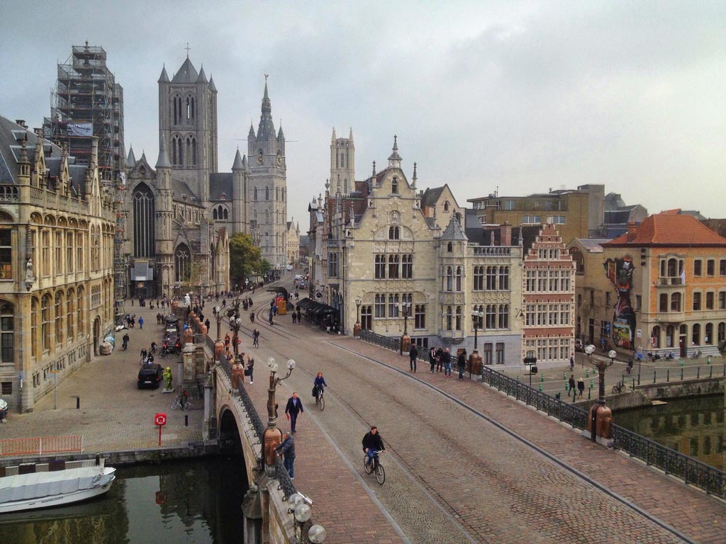 Blick auf historische Innenstadt von Gent in Belgien, Gent Sehenswürdigkeiten, Moments of Travel