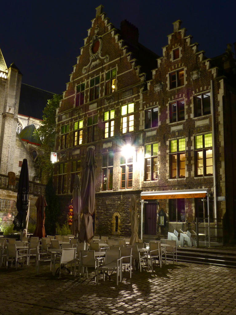 Hostel Uppelink in Gent, altes Fachwerkhaus, Gent Sehenswürdigkeiten, Moments of Travel