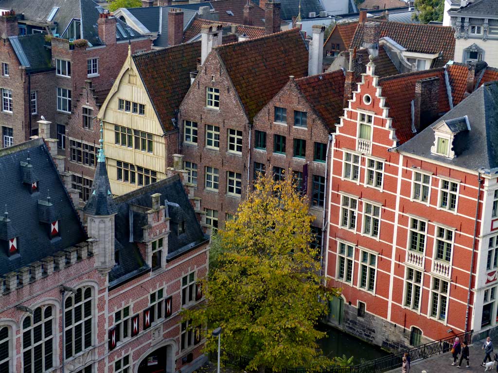Bunte, alte Häuser nebeneinander in Gent, Gent Sehenswürdigkeiten, Moments of Travel