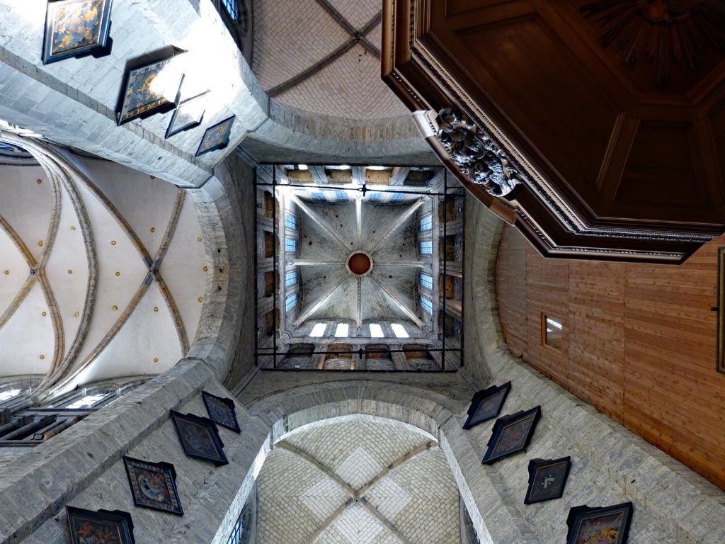 Architektur Kirche Turm von innen in Gent, Gent Sehenswürdigkeiten, Moments of Travel