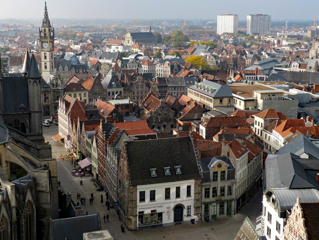 Blick vom Belfried in Gent auf historische Häuser, Gent Sehenswürdigkeiten, Moments of Travel