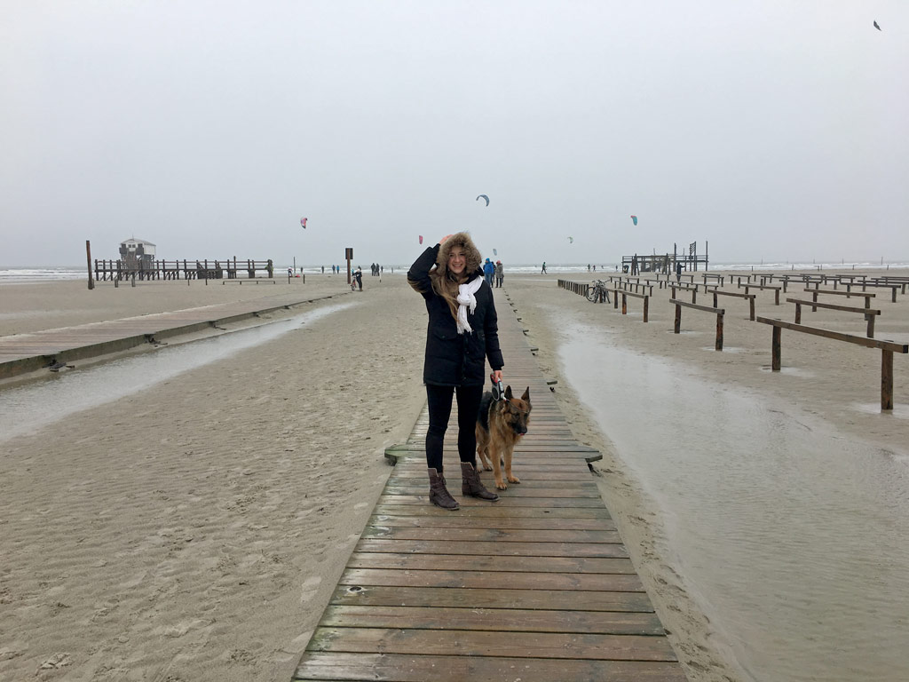 Mädchen Hund Steg St. Peter-Ording