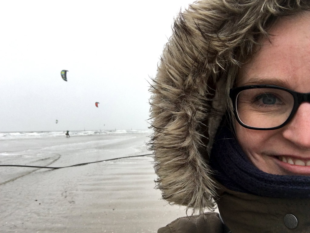 Mädchen am Strand in St. Peter-Ording