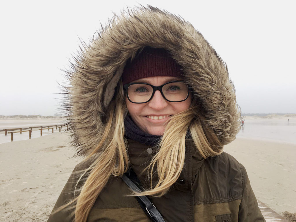 Mädchen blond Kapuze Strand St. Peter-Ording