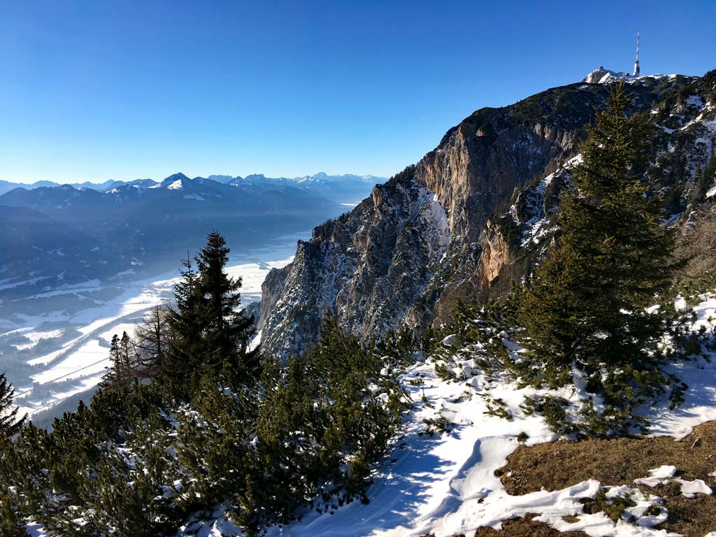 aussicht auf gipfel dobratsch in villach