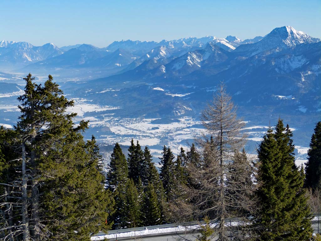 baeume berge tal vom dobratsch