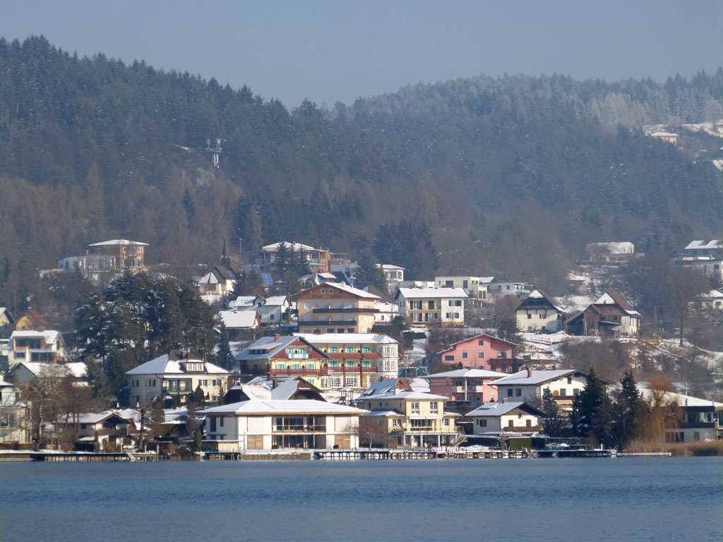 haeuser am ossiacher see