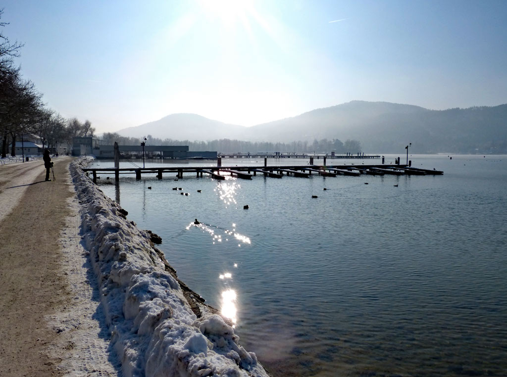 ossiacher see blick auf steg bei sonne