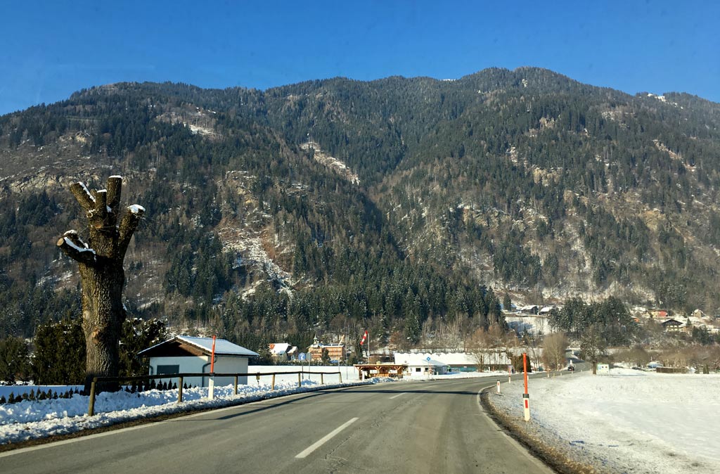 straße und berge in oesterreich