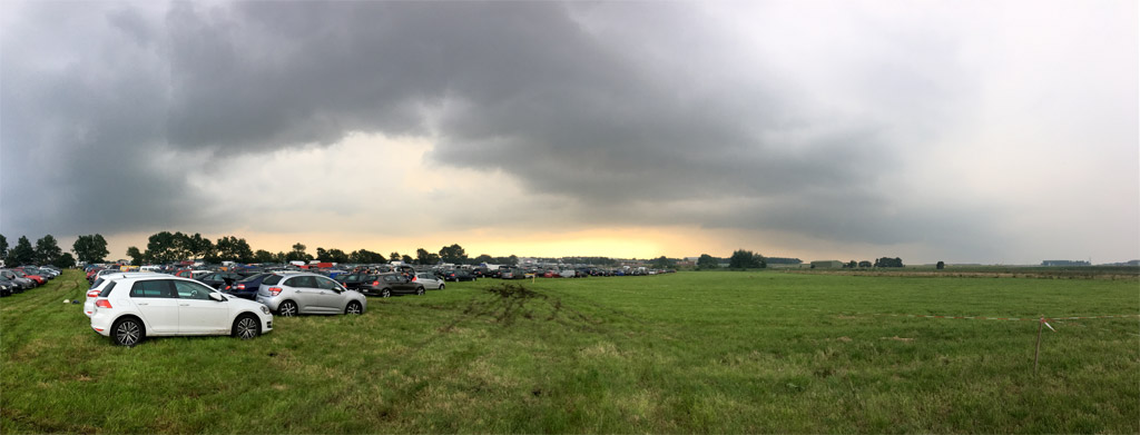 Gewitterwolke Wiese Festival