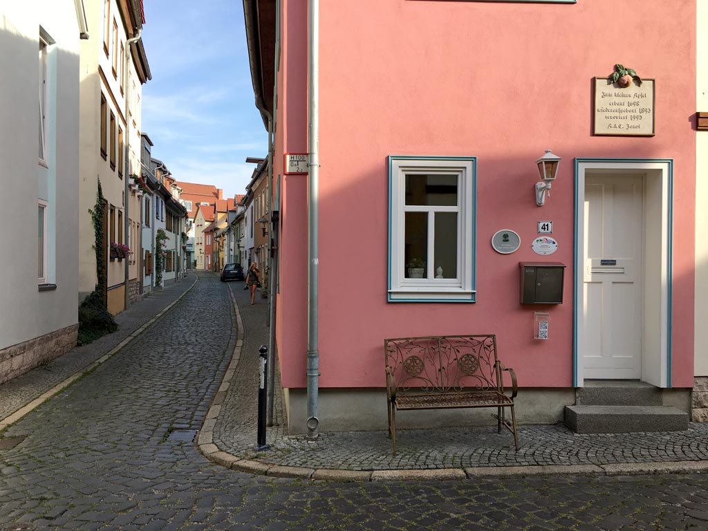 Haus Rosa Straße eng Erfurt Andreasviertel