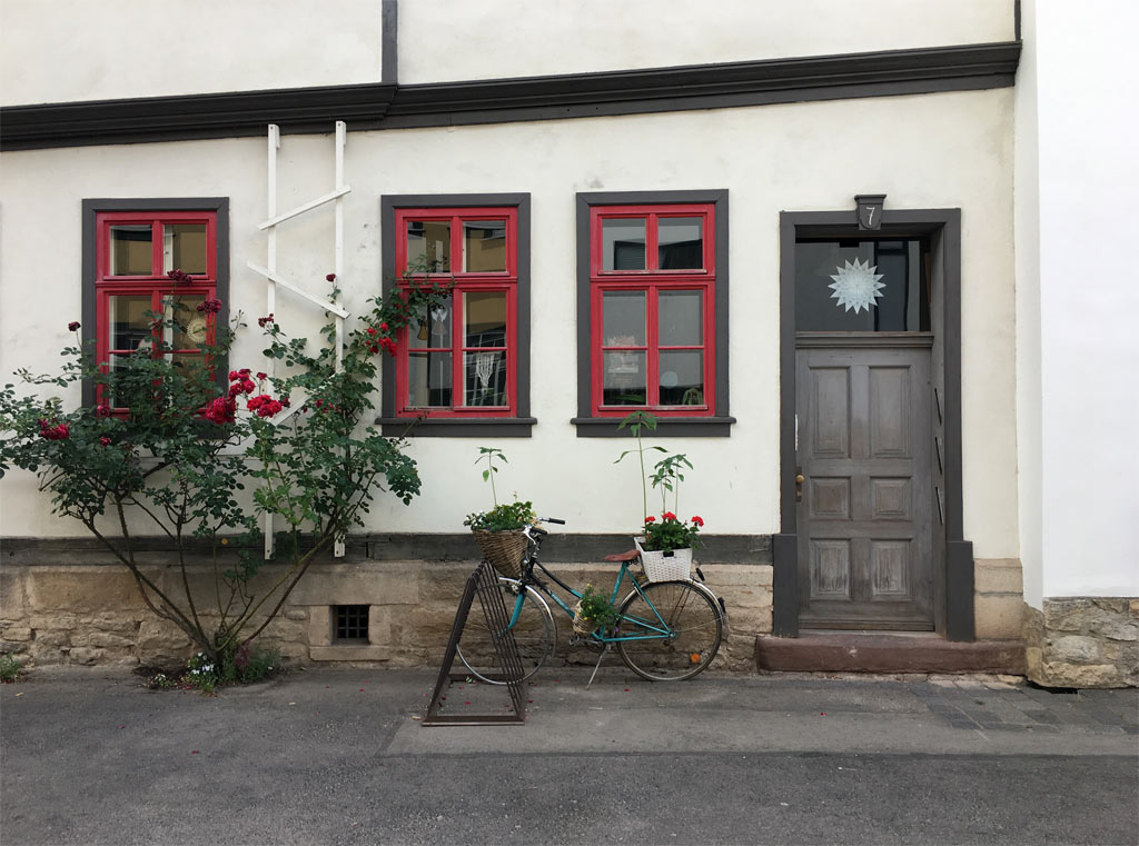 schief bunt haus fahrrad erfurt