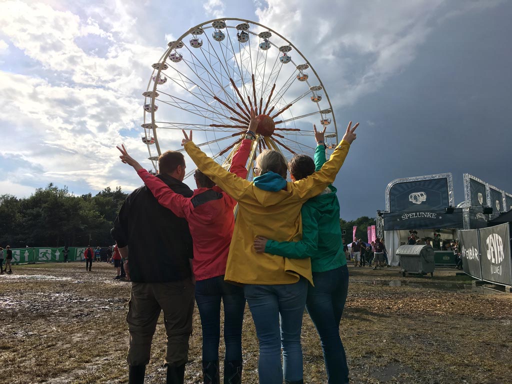 Menschen Riesenrad Arme