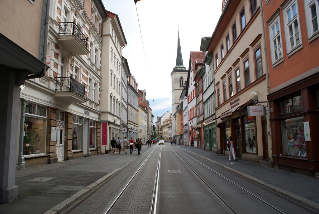 Straße eng Gleise Läden Erfurt