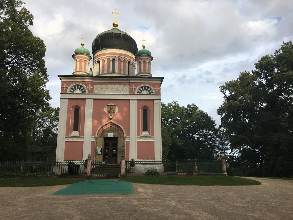 Kirche rosa Potsdam Alexandrowska