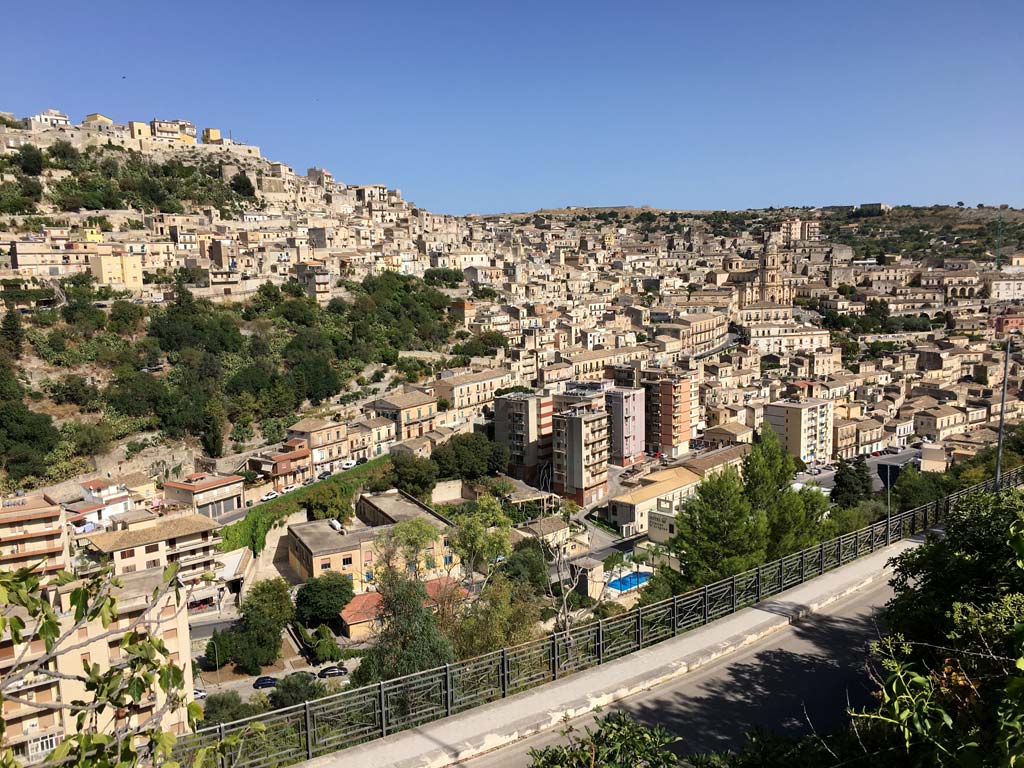 Modica von oben Ausblick