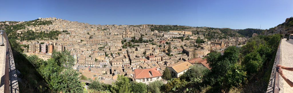 Modica von oben Panorama