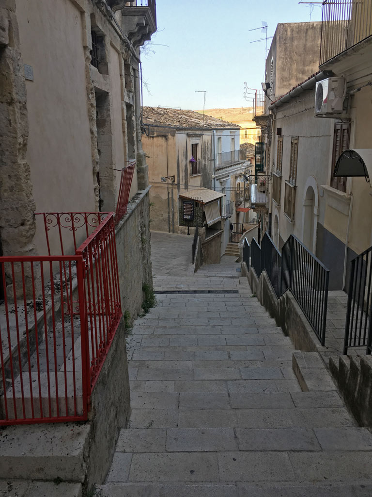 Strasse eng Ragusa