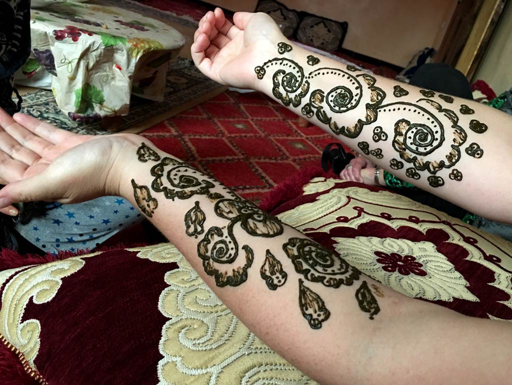 Frau Arme Henna