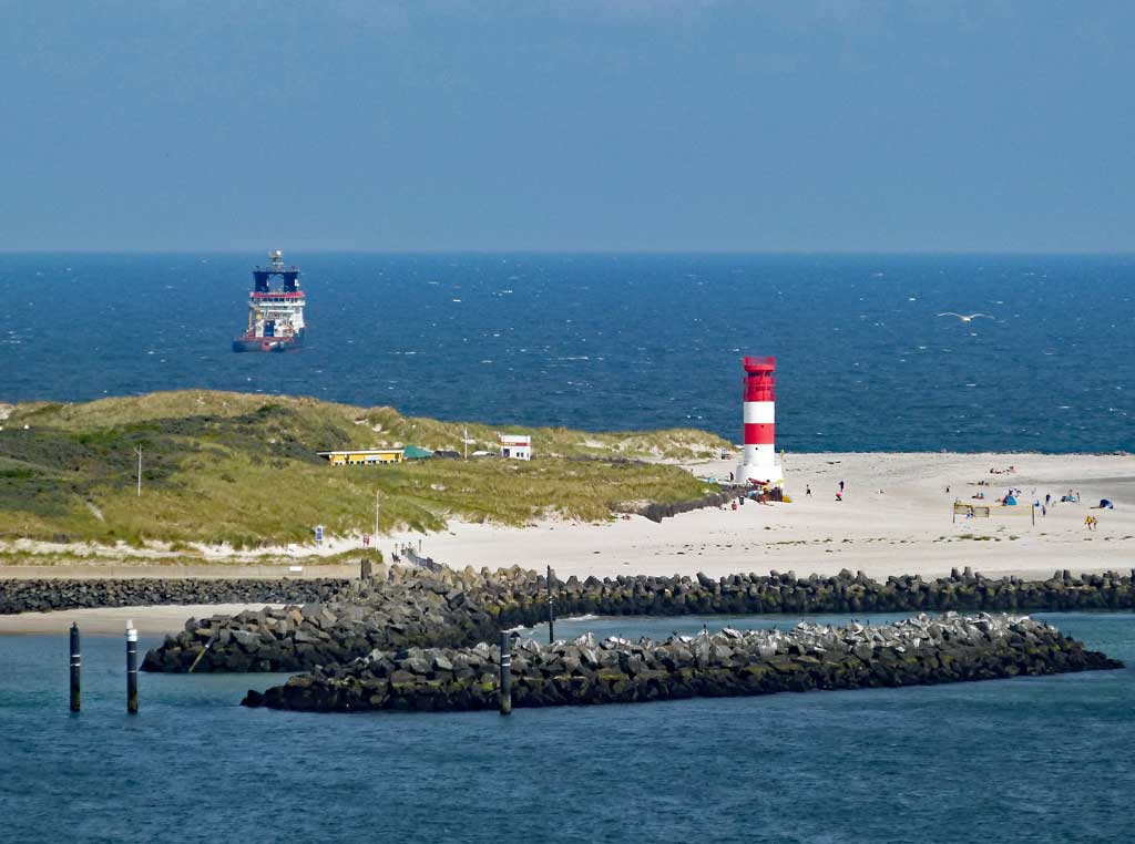 helgoland-duene-leuchtturm