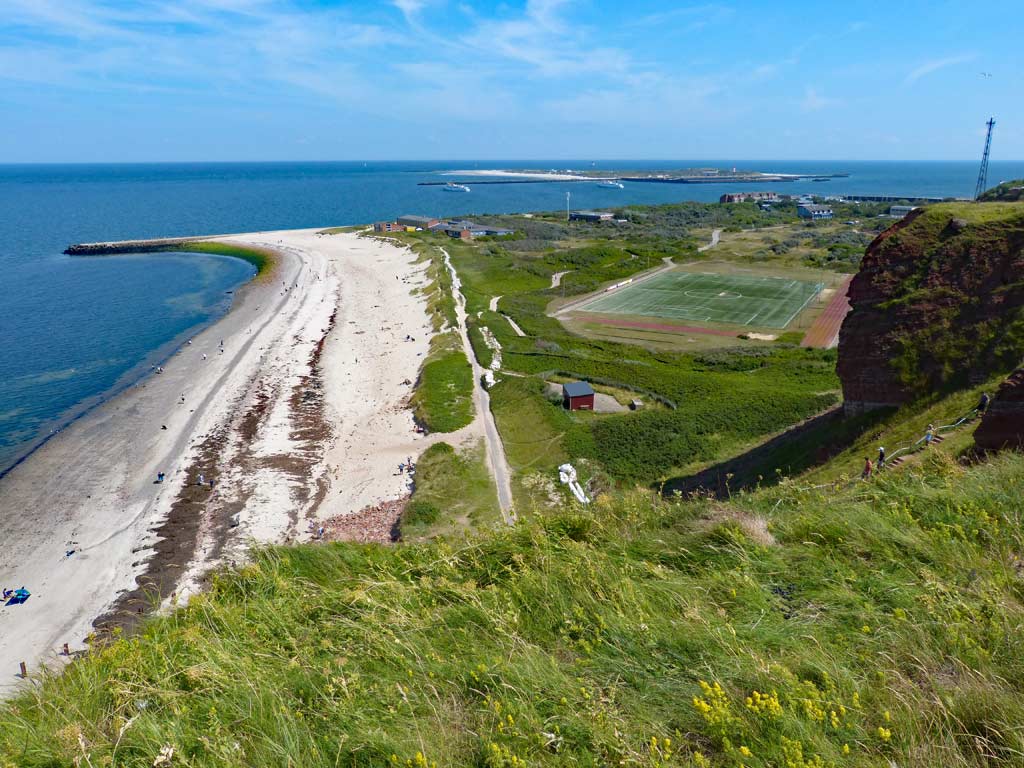 helgoland-strand-fussballfeld