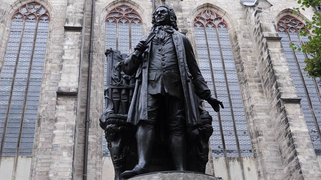 johann-sebastian-bach-statue-leipzig-thomas-kirche