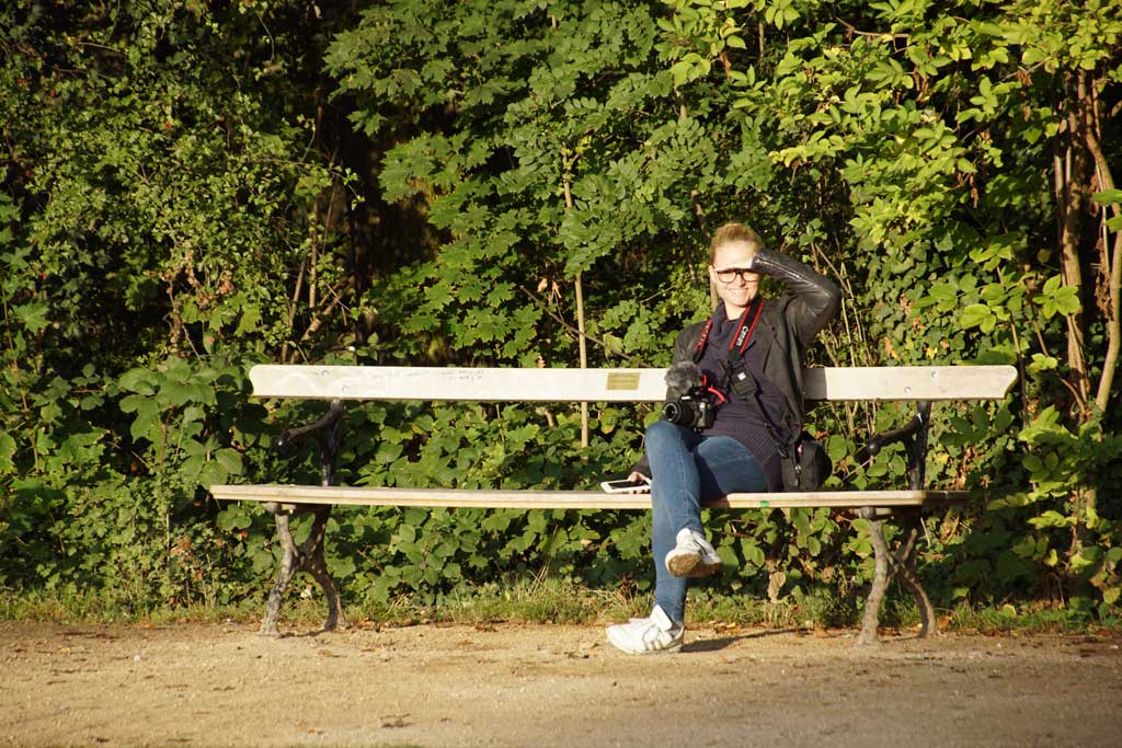 johannapark-leipzip-frau-auf-bank