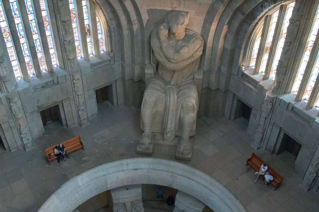 voelkerschlachtdenkmal-statue-innenansicht